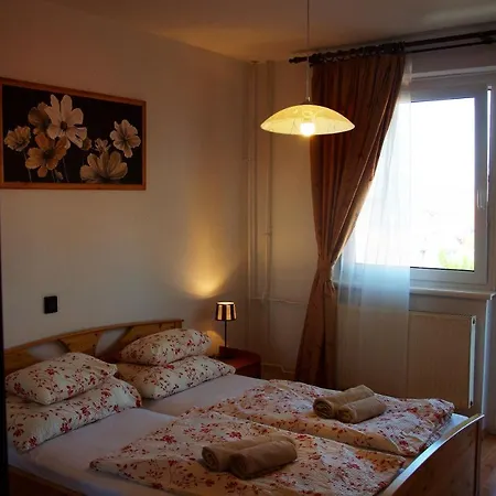 شقة Therme Apartmenthaus Hévíz